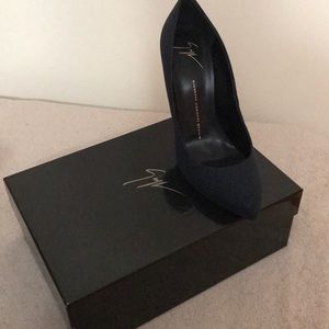 Giuseppe zanotti size 40 stiletto heals